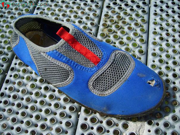 Shoe wear on aqua shoes after running